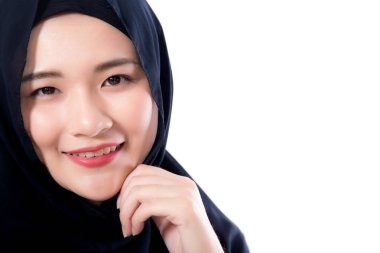 Beyaz backg izole güzel Müslüman Asya kadın Portresi