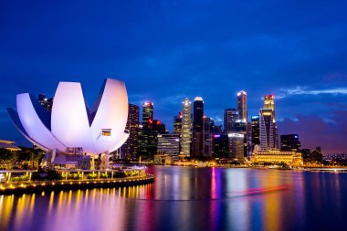 Singapur - 27 Ağustos 2017: Marina Bay Sands hotel in Singapore