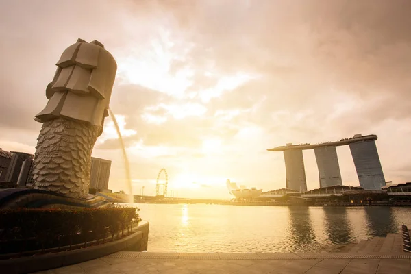 メルリオン、 シンガポール - 2017年8月27日 : 日の出の風景 — ストック写真