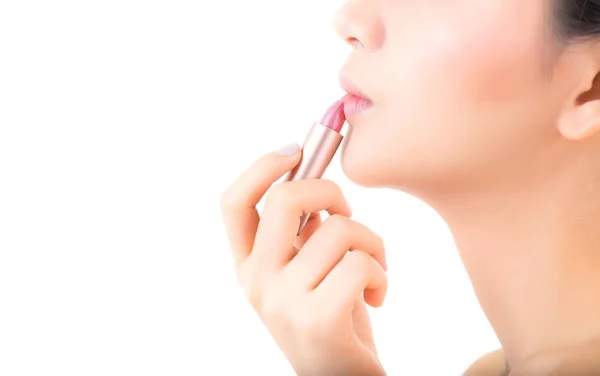 Maquiagem de batom mulher asiática com cuidados de bálsamo labial. Beleza asiática gir — Fotografia de Stock