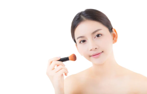 美容 亚洲 妇女 应用 化妆 与 刷 隔离 在 白色 — 图库照片