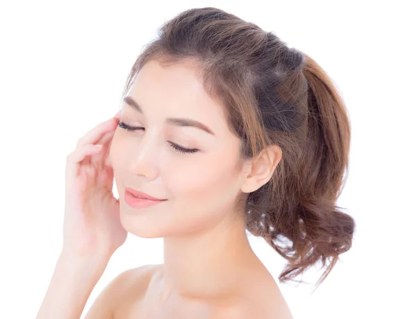 Retrato de hermosa mujer asiática con maquillaje caucásico de cosme — Foto de Stock