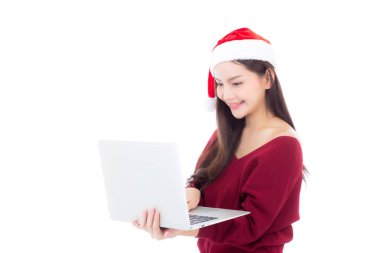 Lapto kullanarak santa şapka güzel Asya genç kadın portresi