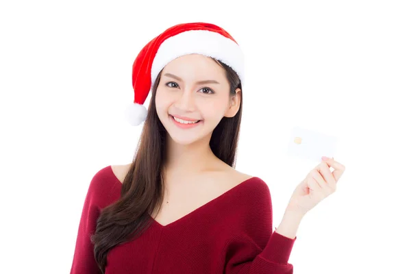 Портрет красивої азіатської молодої жінки в капелюсі Санта посмішка Холді — стокове фото