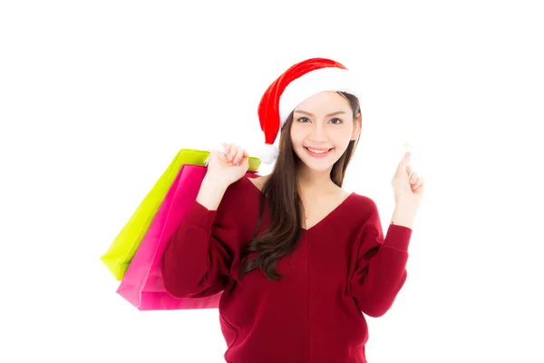 Feliz moda asiática mujer con sonrisa sosteniendo bolsa de papel de compras — Foto de Stock