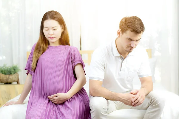 Beautiful asian young woman pregnant and husband with problem re — Stock Photo, Image
