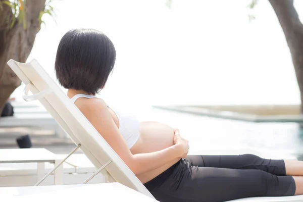 Beautiful pregnant asian young woman relax in the park, girl wit — Stock Photo, Image