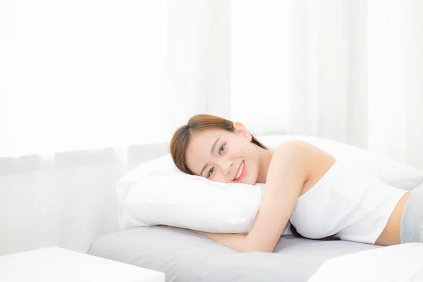 Portrait of beautiful asian young woman sleep lying in bed with — Stok Foto