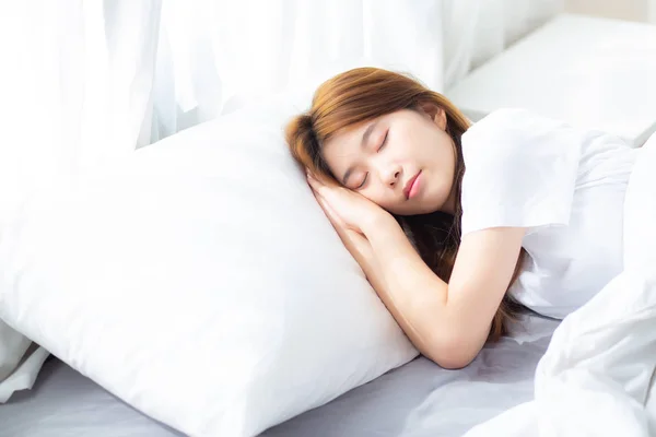 Portrait of beautiful asian young woman sleep lying in bed with — Stok Foto