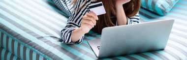 Afiş web sitesi portre genç asya kadın yatan kullanıcı eautiful