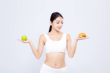 Taze seçerek diyet ile güzel genç asyalı kadın ince şekil 