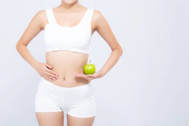 Güzel vücut kadın seksi ince selülit ile yeşil elma tutan