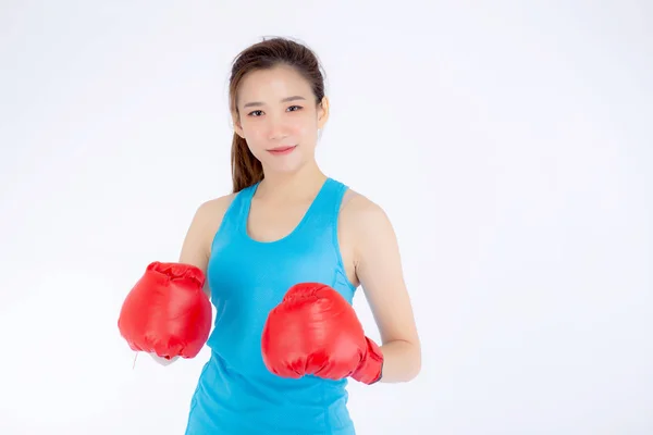 Hermoso retrato joven mujer asiática con guantes de boxeo rojo w —  Fotos de Stock