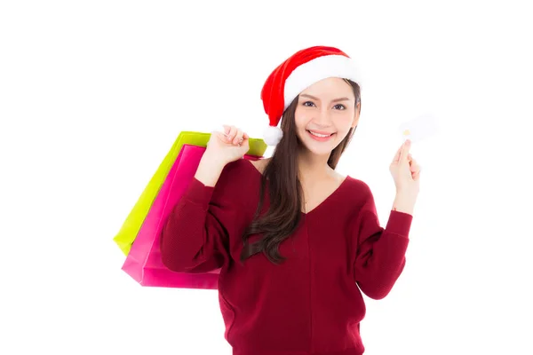 Glücklich Mode asiatische Frau mit Lächeln hält Einkaufspapier Tasche — Stockfoto