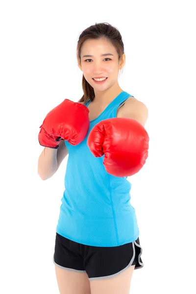 Hermoso retrato joven mujer asiática con guantes de boxeo rojo w —  Fotos de Stock