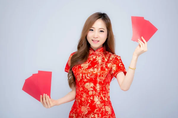 Bela retrato jovem ásia mulher cheongsam vestido sorrindo hol — Fotografia de Stock