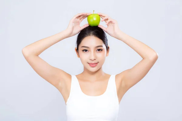 Bela retrato ásia mulher sorrindo segurando verde maçã fruta — Fotografia de Stock