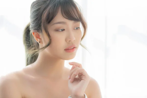 Bello ritratto giovane asiatico donna trucco di cosmetico, asia gi — Foto Stock