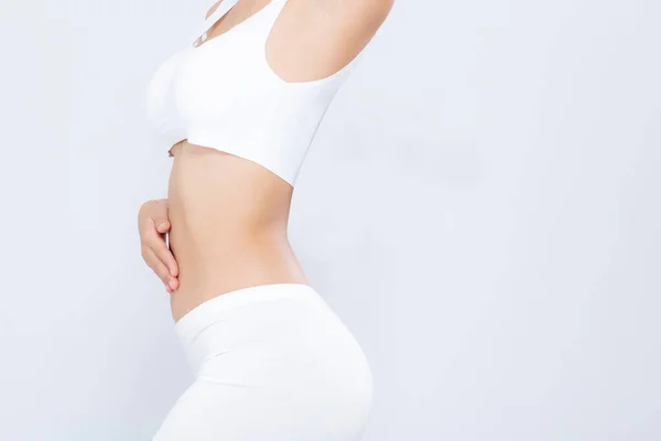 Closeup asya kadın güzel vücut diyet whi izole uyum ile