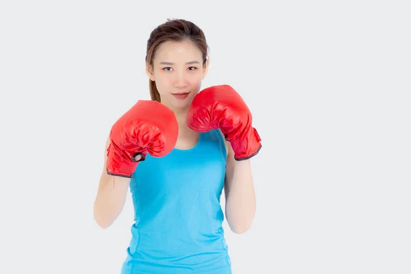 Bello ritratto giovane asiatico donna indossare rosso boxe guanti w — Foto Stock