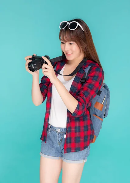 Hermosa joven asiática mujer sonriendo es periodista fotógrafo w —  Fotos de Stock