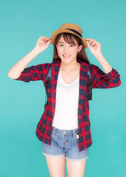Hermoso retrato joven asiático mujer sosteniendo sombrero sonrisa expressio —  Fotos de Stock
