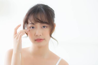 Asyalı güzel bir kadının portresi. Sağlıklı ve sağlıklı gülümse.