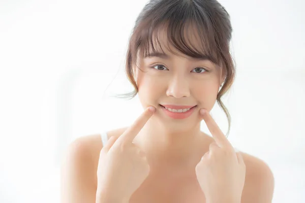 Hermoso retrato joven asiática mujer sonriendo saludable y wellnes — Foto de Stock