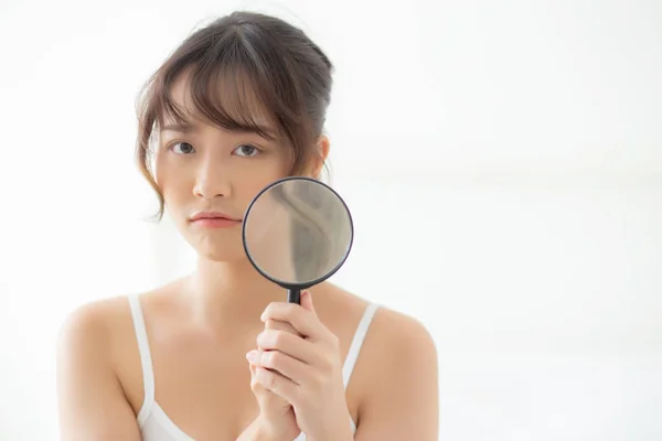 Piękna młoda azjatycka kobieta z powiększeniem skóry problem — Zdjęcie stockowe