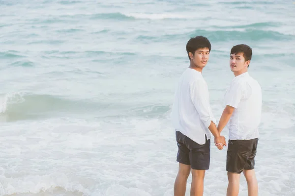 Back view homosexual young asian couple standing together on bea — Stock Photo, Image