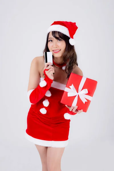 Hermoso retrato joven asiática mujer feliz celebración de la tarjeta de crédito un —  Fotos de Stock