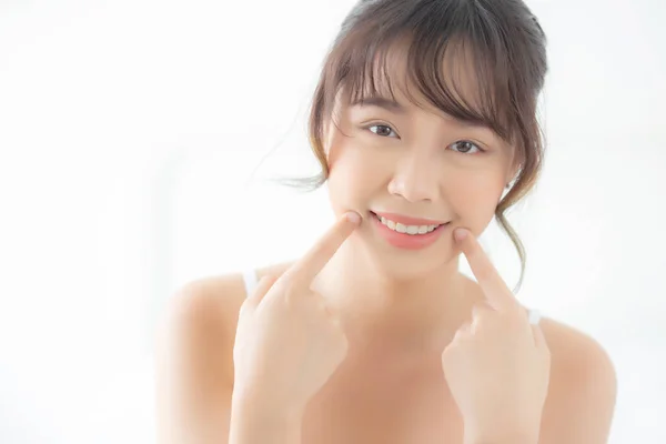 Retrato bonito jovem mulher asiática sorrindo saudável e wellnes — Fotografia de Stock