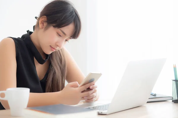 Linda Jovem Mulher Asiática Trabalhando Computador Portátil Line Para Internet — Fotografia de Stock