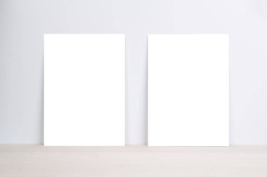 Boş kağıt sayfa kopyalama alanı ahşap masa, poster ve davetiye boş masa, kart dekorasyonu tasarım veya markalaşma, şablon, sadelik ve asgari, hiç kimse.