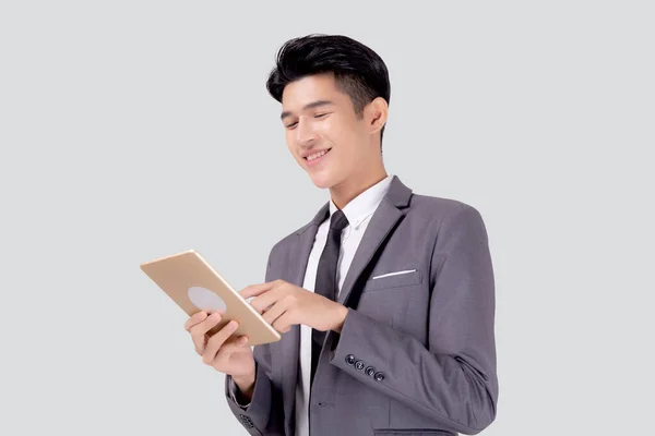 Portret Jonge Aziatische Zakenman Pak Staan Met Behulp Van Tablet — Stockfoto