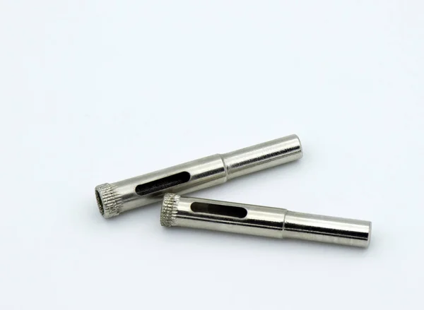 Porselen karo üzerinde elmas taç en dayanıklı malzeme ile başa çıkmak için yardımcı olacaktır. Kuru sondaj setleri granit-35, 10 ve 68 mm için en popüler kroniçerir