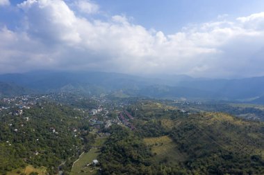 Kuş bakışı Almat şehri. Trans-Ili Alatau'nun etekleri. Kazakistan. Orta Asya