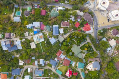 Kuş bakışı bir manzaradan Almat şehri. Bir quadcopter alınan fotoğraf