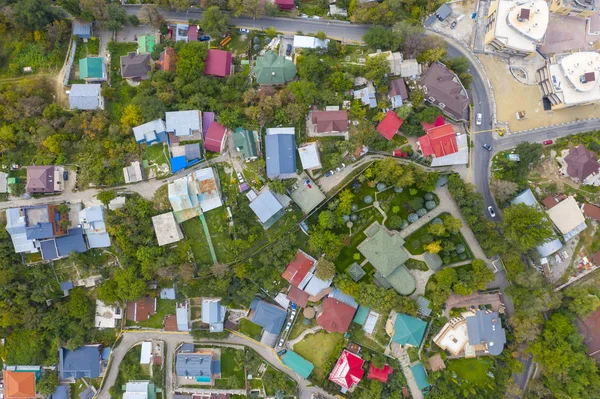 Kuş bakışı bir manzaradan Almat şehri. Bir quadcopter alınan fotoğraf