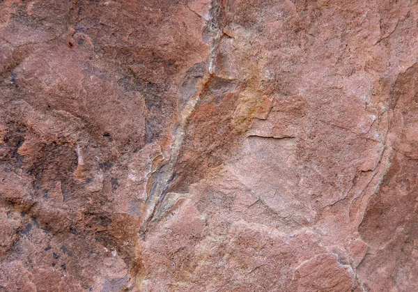 거무스름 한 배경, 광을 내지 않은 천연 돌 핑크 화강암의 질감 — 스톡 사진