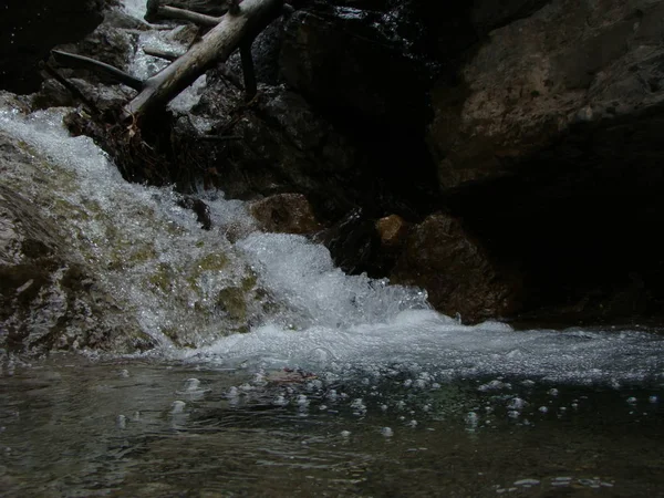 Pequeña Cascada Verano —  Fotos de Stock