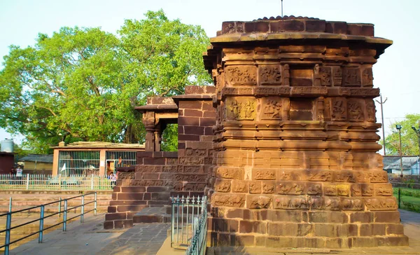 Vista lateral del templo Shiva en Dev Baloda. Situado en el distrito de Bhilai, Chattisgarh Turismo, India — Foto de Stock