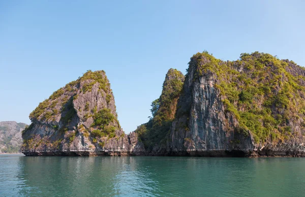 Kalker Kayaların Içinde Uzun Bay Kuzey Vietnam Bay Kireç Taşı — Stok fotoğraf