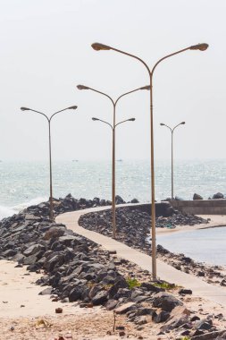 Kıyı şeridi, road, MUI Ne, Binh Thuan Eyaleti Güney Vietnam'çevre kırmızı kumul beach.