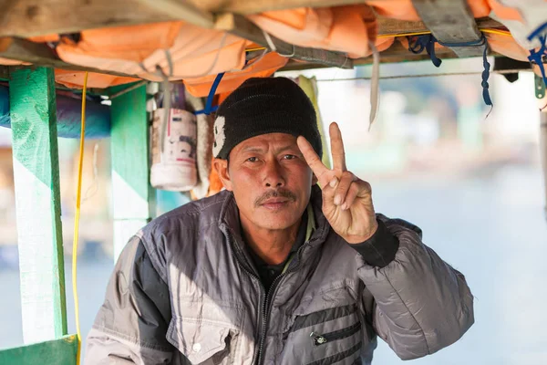 Long Bay Vietnam December 2013 Portrait Unidentified Vietnamese Fishermen Captured — Stock Photo, Image