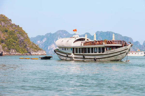 Zatoka Long Wietnam Grudzień 2013 Turystyczny Rejs Wodach Między Tysiące — Zdjęcie stockowe