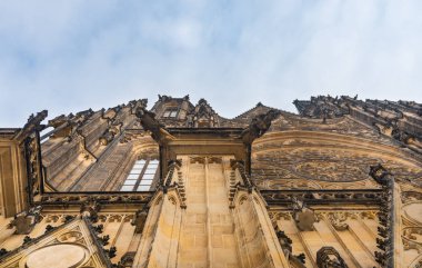 Prague, Çek Cumhuriyeti. Gotik tarzı heykeller, St. Vitus Katedrali, Prag Kalesi'ne karmaşık parçası bezemeleri.