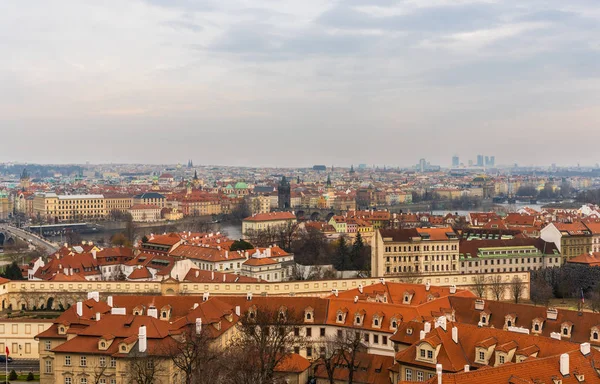 Praga Republika Czeska Widok Dachy Zabytkowych Budynków Zimą Starego Miasta — Zdjęcie stockowe