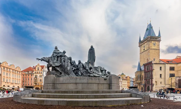 Het Jan Hus Monument Staat Aan Ene Kant Van Het — Stockfoto