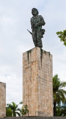 Santa Clara, Küba-14 Ekim 2016. Che Guevara 'nın bronz heykeli Plaza de la Revolution, Anıtmezar Che Guevara ve diğer dövüşçülerin dinlenme yeridir..